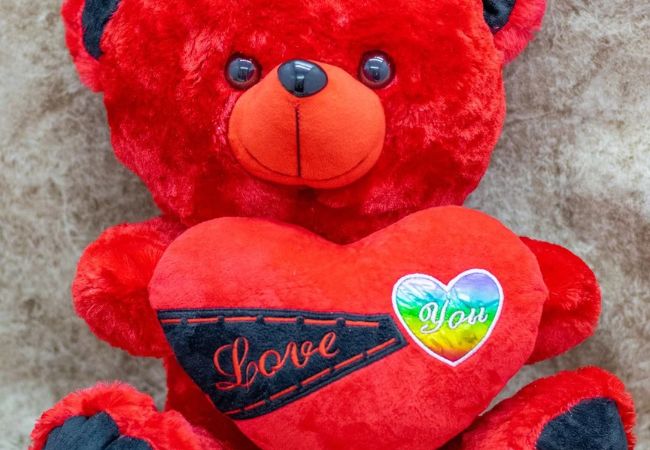 What to Give with Flowers : Elevating Your Floral Gift