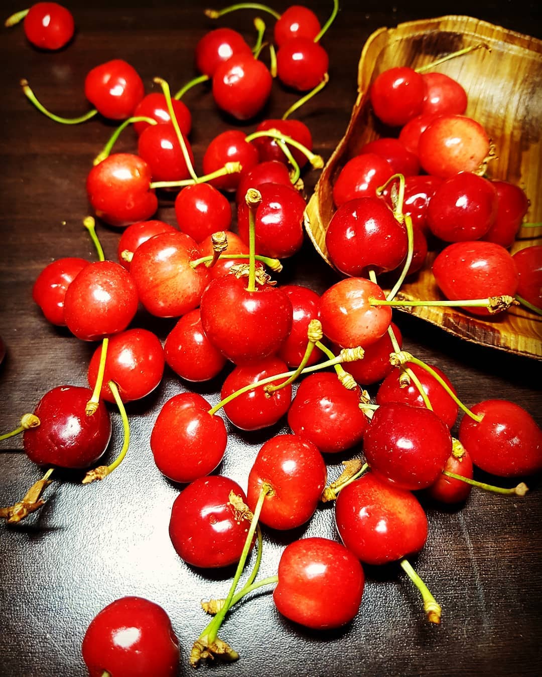 Cherry is a darkly humorous, coming-of-age story about a young man whose transition from college to the Army takes a harrowing turn into addiction and crime Fruits
